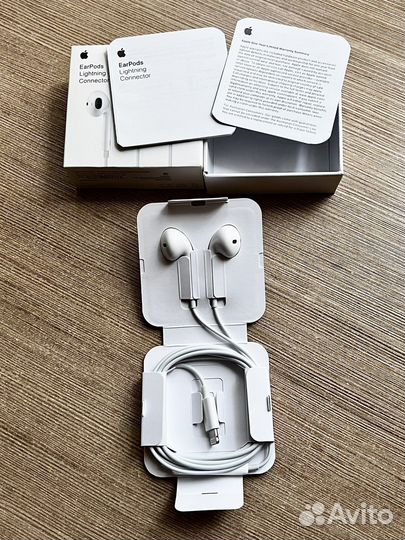 Проводные наушники Apple Earpods Lightning