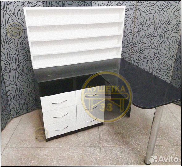 Маникюрный стол