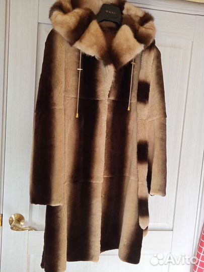 Шуба из бобрика,капюшон норка 48-50 Италия