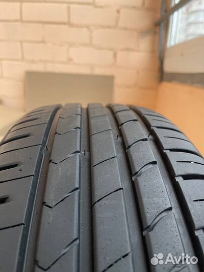 Kumho Ecsta HS51 215/55 R17