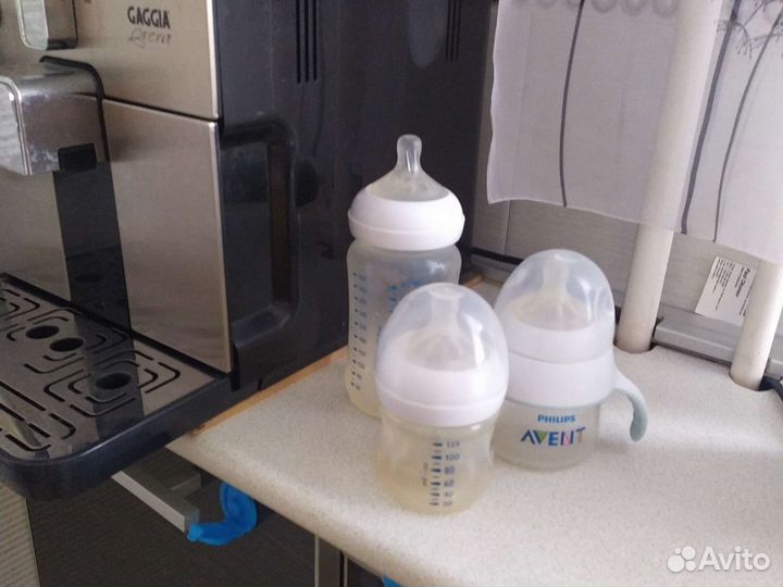 Цена за все:Avent бутылочки, зубн.щетка, подвески
