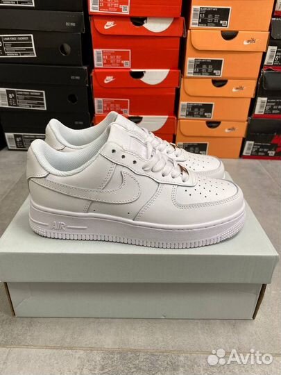 Кроссовки Nike Air Force 1 luxe