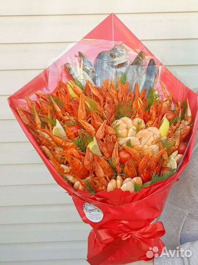 Букет из раков и рыбки