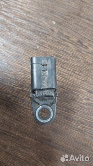 Датчик положения распредвала Skoda Octavia II