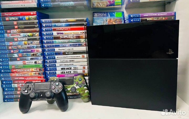 Sony PlayStation 4 с 2 джойстиками
