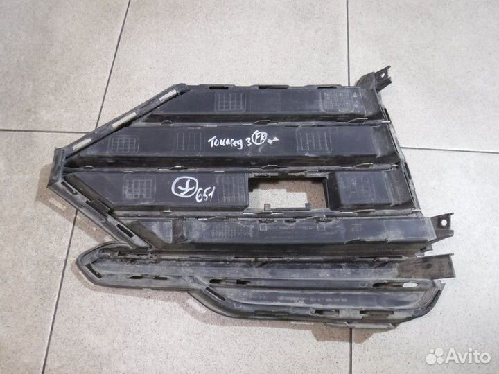 Решетка в бампер правая Volkswagen Touareg CR