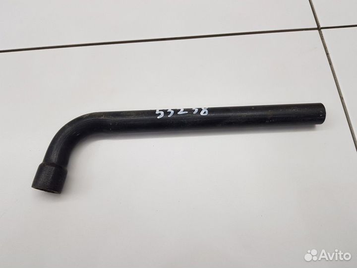 Ключ колесный (Opel Antara)