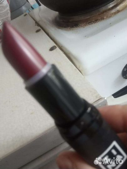 Помада (брендовая)