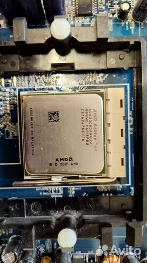 Материнская плата с процессором и куллером