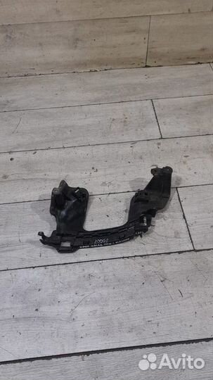 Кронштейн насадки глушителя левый Mercedes C292