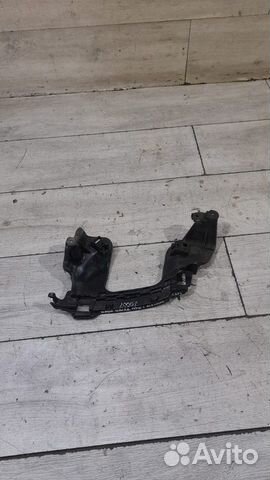 Кронштейн насадки глушителя левый Mercedes C292