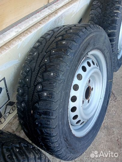 Зимняя резина Nokian с дисками r 15