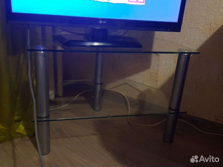 Стеклянная тумба под тв