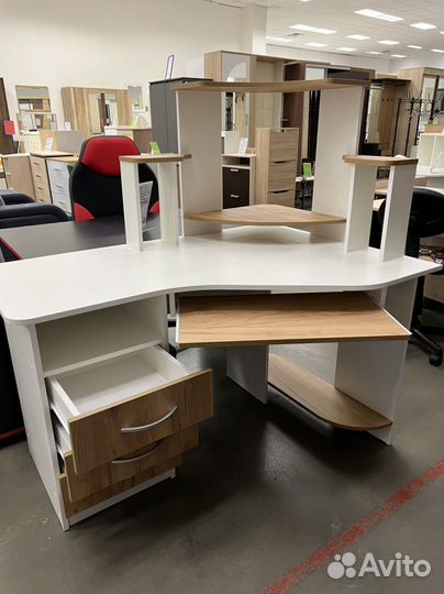 Стол компьютерный