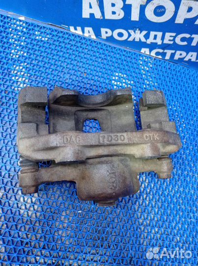 Передний левый суппорт Daewoo Nexia седан 2012