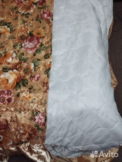 Покрывало на кровать золотистое