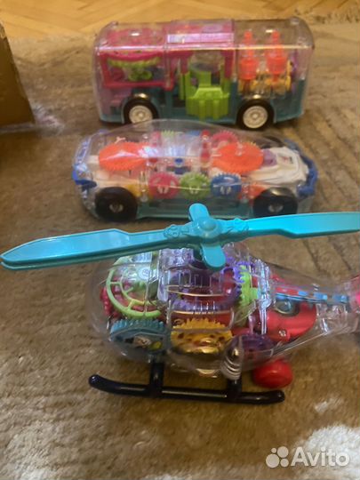 Светящийся с шестеренками автобус, вертолет