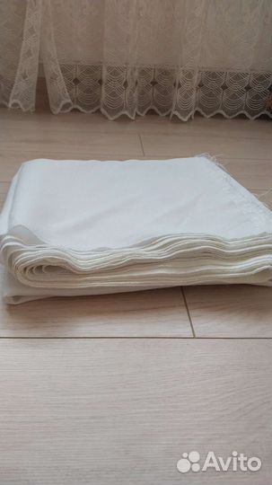 Отрез ткани атлас