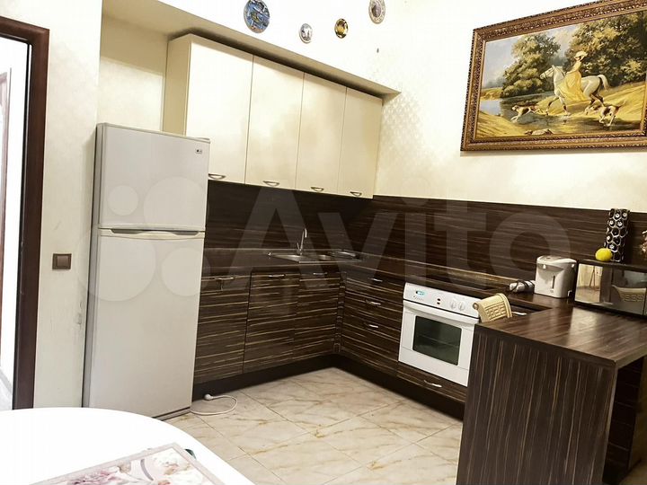 2-к. квартира, 64 м², 1/9 эт.