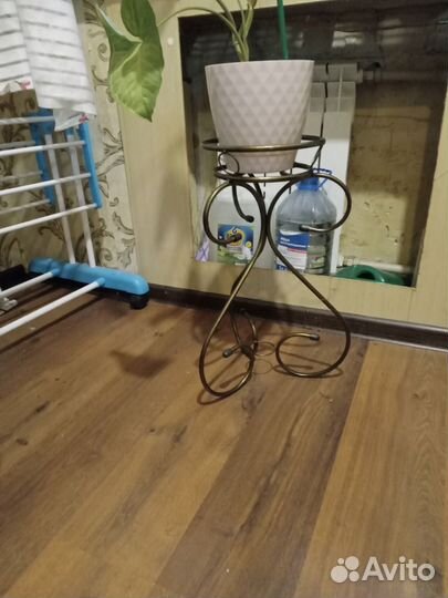 Подставка для цветов напольная металлическая