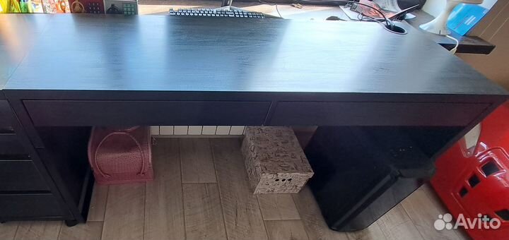 Письменный стол с ящиками