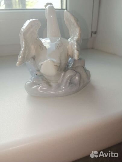Статуэтка лебедь