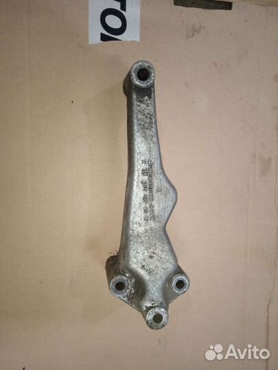 Кронштейн Mercedes w123 мерседес 123