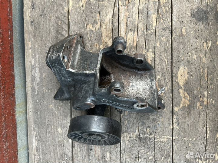 Кронштейн генератора Citroen Xsara