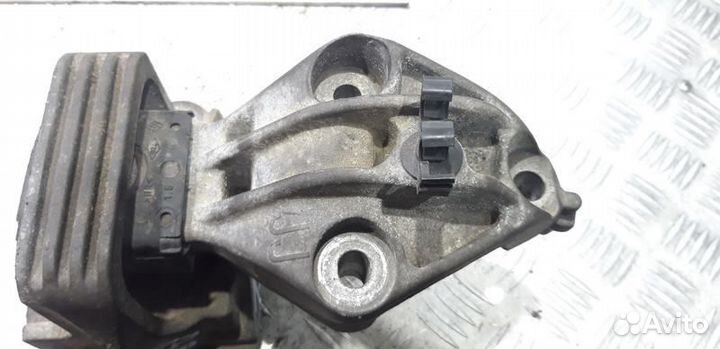 Опора двигателя правая K9K Renault Megane 3