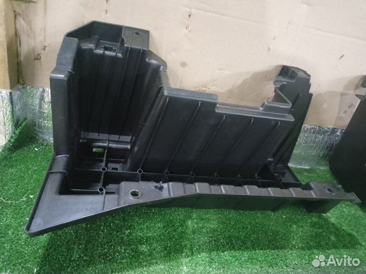 Абсорбер багажника Toyota Highlander 3.5 2GR-FE