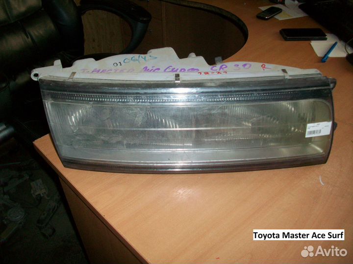 Фара правая на Toyota Master Ace Surf CR30