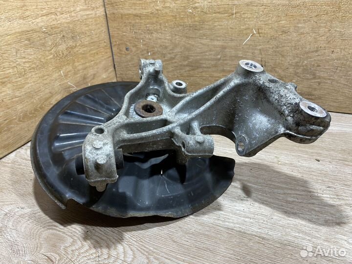 Поворотный кулак задний левый VW Passat B8 X144