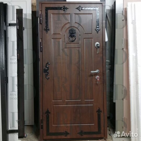 Уличная металлическая дверь с терморазрывом