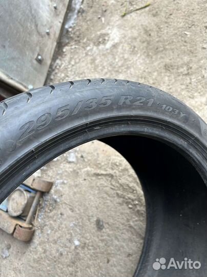 Pirelli P Zero 295/35 R21