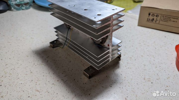 Транзистор 2N3442 на радиаторе