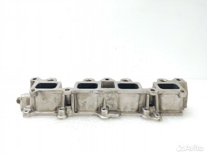 Топливная рейка (рампа) Volkswagen Golf 6 1.4 caxa