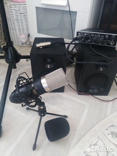 Студийный комплект (микрофон’внешняя карта,усилите