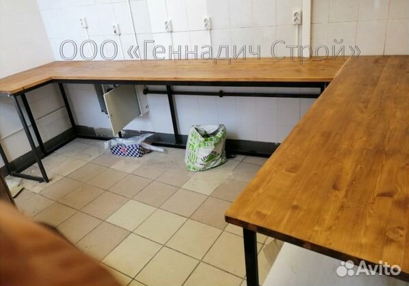 Каркас угловой барной стойки с местом под кеги