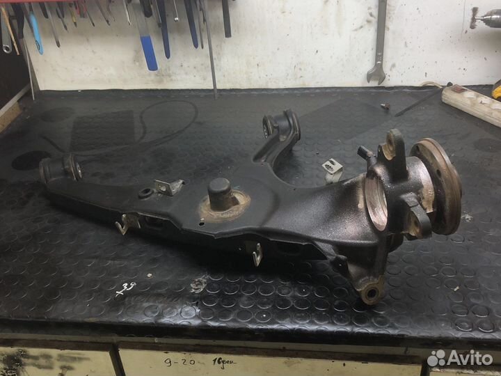 Кулак задний правый Volkswagen Transporter T5