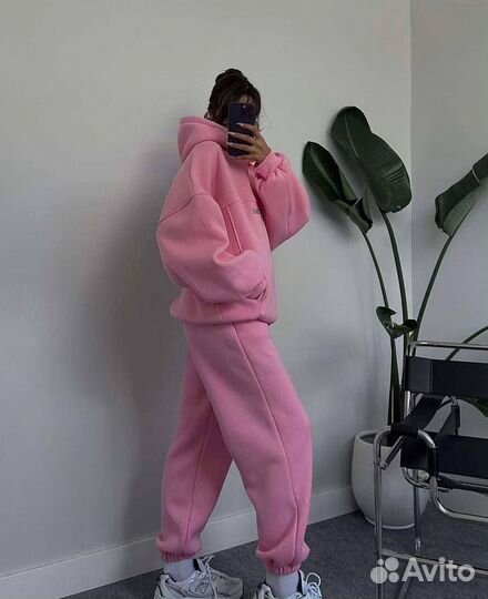 Женский спортивный костюм 