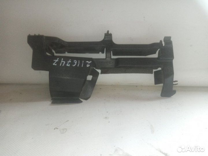 Дефлектор радиатора передний левый Toyota Rav4 4