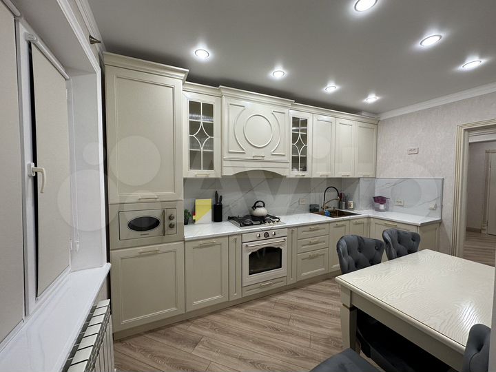 2-к. квартира, 74 м², 4/9 эт.