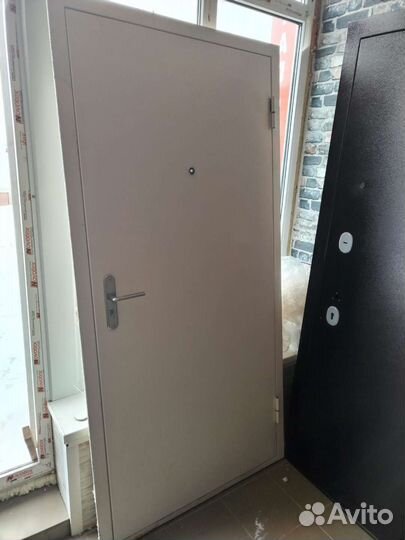 Дверь входная металлическая новая