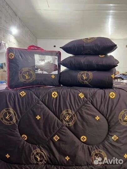 Постельное бельё с одеялом и подушками