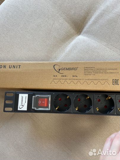 Блок евророзеток Gembird вход С14/ 8 с защитой