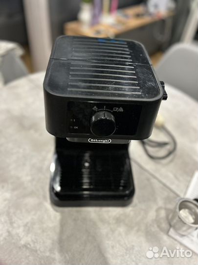 Кофеварка рожковая DeLonghi EC 230.BK черный