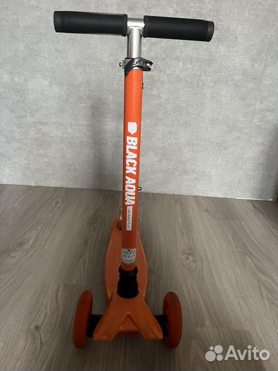 Самокат трехколесный