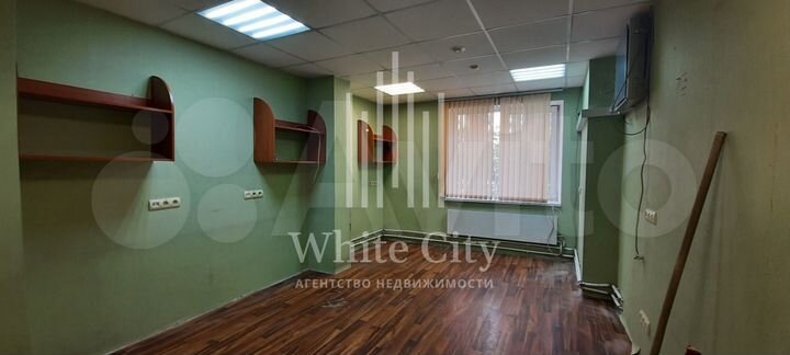 Помещение с отдельным входом, 212 м²