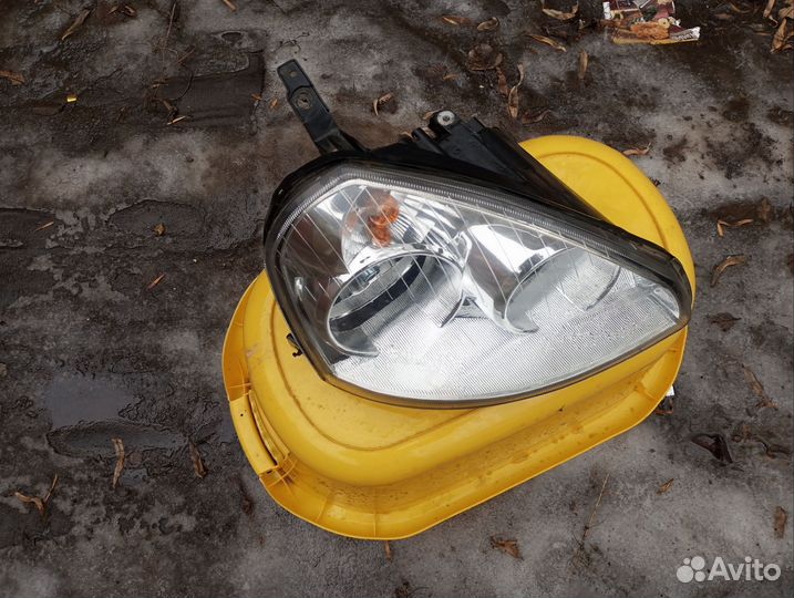 Фара передняя правая на LADA priora