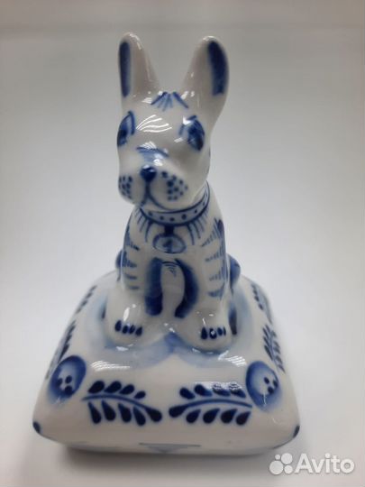 Фарфоровая статуэтка 